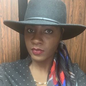 Meet your Posher, Sharon